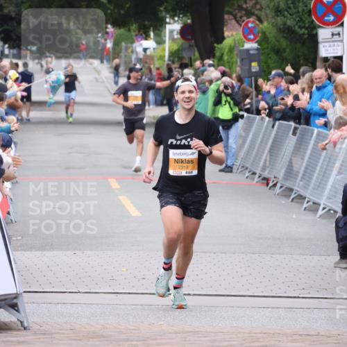 30.08.2026 - Blankeneser Heldenlauf Lena Gebhardt http://msf.ph/oto/10078039 30.08.2026 11:25:39 Ziel 2313 meine-sportfotos.de