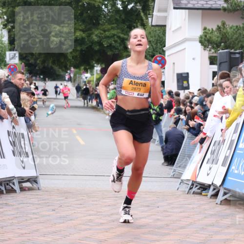 30.08.2026 - Blankeneser Heldenlauf Lena Gebhardt http://msf.ph/oto/10078184 30.08.2026 11:30:17 Ziel 2751, 2873 meine-sportfotos.de