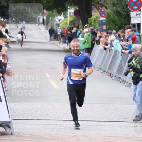 30.08.2026 - Blankeneser Heldenlauf Lena Gebhardt http://msf.ph/oto/10078198 30.08.2026 11:30:45 Ziel  meine-sportfotos.de