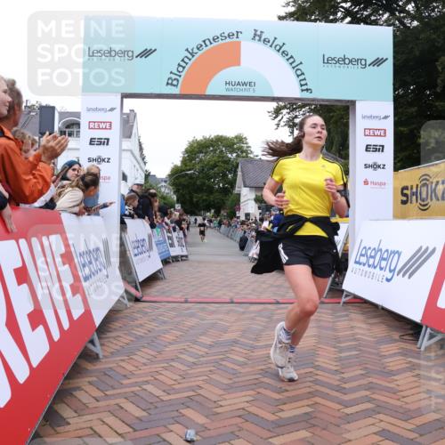 30.08.2026 - Blankeneser Heldenlauf Lena Gebhardt http://msf.ph/oto/10078331 30.08.2026 11:35:03 Ziel 2806, 2849 meine-sportfotos.de