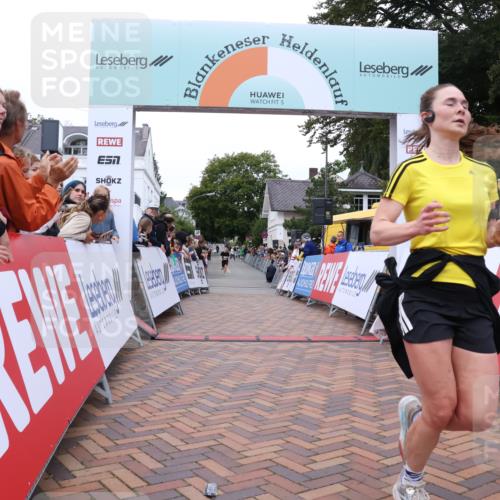 30.08.2026 - Blankeneser Heldenlauf Lena Gebhardt http://msf.ph/oto/10078332 30.08.2026 11:35:03 Ziel 2806, 2849 meine-sportfotos.de