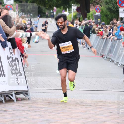 30.08.2026 - Blankeneser Heldenlauf Lena Gebhardt http://msf.ph/oto/10078340 30.08.2026 11:35:23 Ziel 2253 meine-sportfotos.de