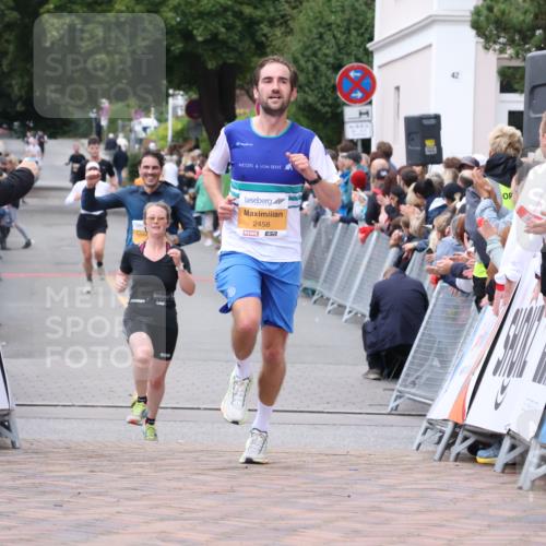 30.08.2026 - Blankeneser Heldenlauf Lena Gebhardt http://msf.ph/oto/10078444 30.08.2026 11:38:18 Ziel 2190, 2458, 2740, 2817 meine-sportfotos.de