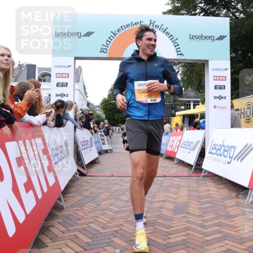 30.08.2026 - Blankeneser Heldenlauf Lena Gebhardt http://msf.ph/oto/10078454 30.08.2026 11:38:26 Ziel 2021, 2190, 2458, 2668, 2814, 2845 meine-sportfotos.de