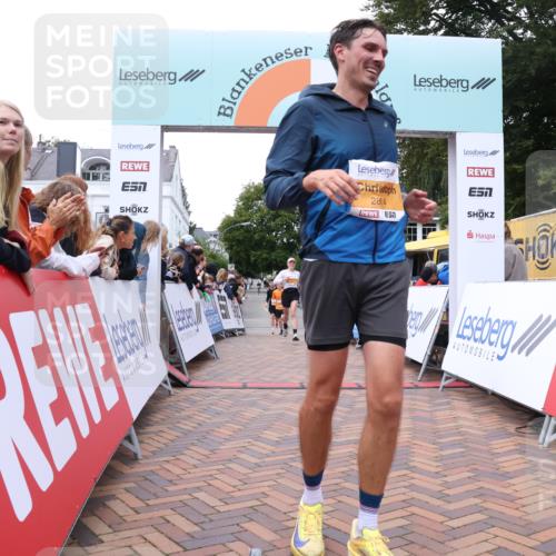 30.08.2026 - Blankeneser Heldenlauf Lena Gebhardt http://msf.ph/oto/10078455 30.08.2026 11:38:26 Ziel 2021, 2190, 2458, 2668, 2814, 2845 meine-sportfotos.de