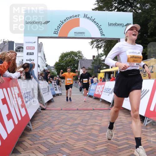30.08.2026 - Blankeneser Heldenlauf Lena Gebhardt http://msf.ph/oto/10078459 30.08.2026 11:38:29 Ziel 2021, 2190, 2458, 2668, 2814, 2845 meine-sportfotos.de