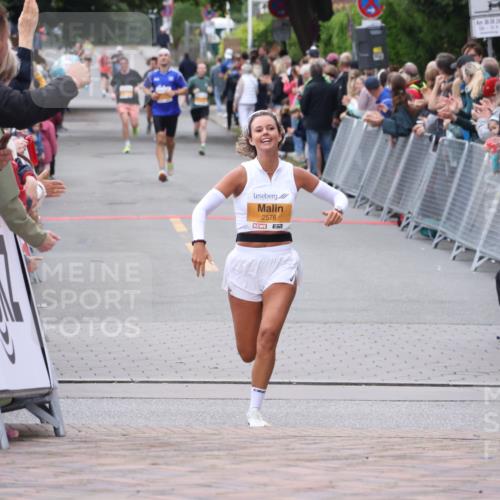 30.08.2026 - Blankeneser Heldenlauf Lena Gebhardt http://msf.ph/oto/10078488 30.08.2026 11:39:08 Ziel 2578, 2591 meine-sportfotos.de