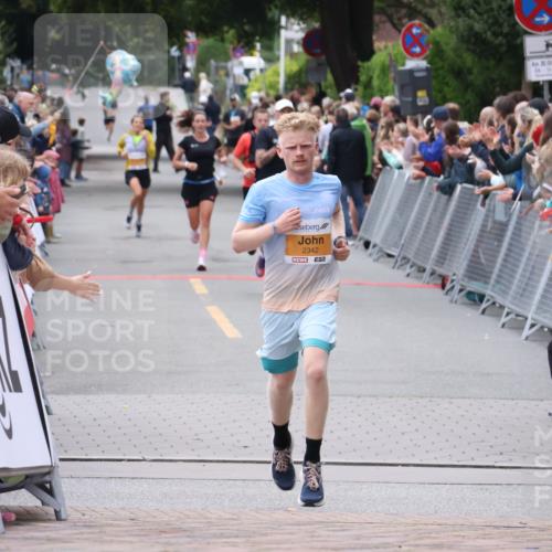 30.08.2026 - Blankeneser Heldenlauf Lena Gebhardt http://msf.ph/oto/10078516 30.08.2026 11:39:40 Ziel  meine-sportfotos.de