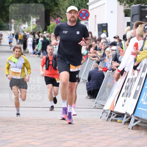 30.08.2026 - Blankeneser Heldenlauf Lena Gebhardt http://msf.ph/oto/10078522 30.08.2026 11:39:49 Ziel 2102, 2342, 2757 meine-sportfotos.de