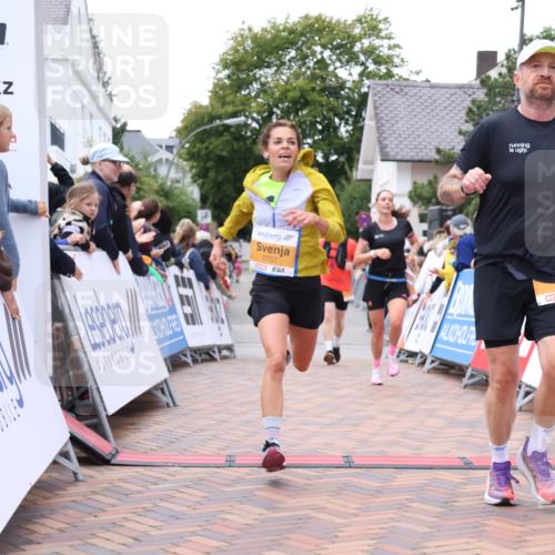 30.08.2026 - Blankeneser Heldenlauf Lena Gebhardt http://msf.ph/oto/10078526 30.08.2026 11:39:52 Ziel 2102, 2342, 2757, 2833, 2948 meine-sportfotos.de