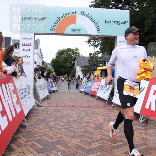 30.08.2026 - Blankeneser Heldenlauf Lena Gebhardt http://msf.ph/oto/10078557 30.08.2026 11:40:54 Ziel 2484, 2776 meine-sportfotos.de