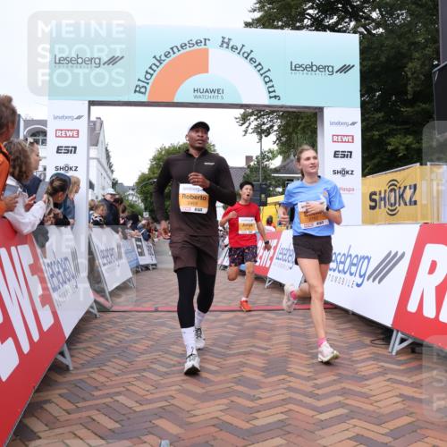 30.08.2026 - Blankeneser Heldenlauf Lena Gebhardt http://msf.ph/oto/10078584 30.08.2026 11:41:45 Ziel 2405, 2762, 2797 meine-sportfotos.de