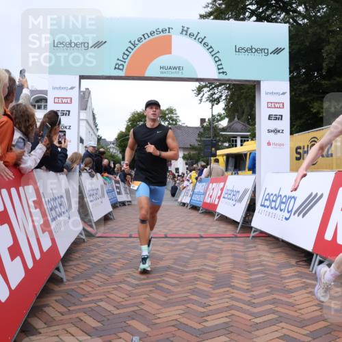 30.08.2026 - Blankeneser Heldenlauf Lena Gebhardt http://msf.ph/oto/10078635 30.08.2026 11:42:51 Ziel 2032, 2465, 2494, 2563 meine-sportfotos.de