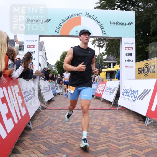 30.08.2026 - Blankeneser Heldenlauf Lena Gebhardt http://msf.ph/oto/10078636 30.08.2026 11:42:52 Ziel 2032, 2465, 2494, 2563 meine-sportfotos.de