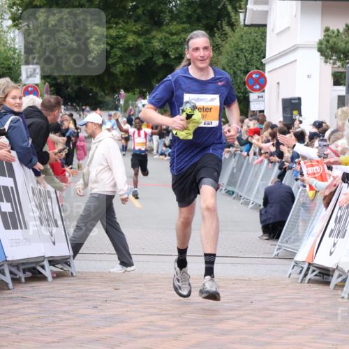 30.08.2026 - Blankeneser Heldenlauf Lena Gebhardt http://msf.ph/oto/10078648 30.08.2026 11:43:03 Ziel 2437, 2897 meine-sportfotos.de