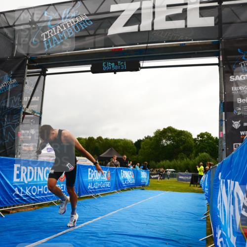 30.08.2026 - Elbe Triathlon Hamburg LAZAROV Photography http://msf.ph/oto/10078679 30.08.2026 09:58:32 Ziel 180, 203 meine-sportfotos.de