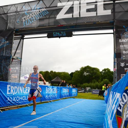 30.08.2026 - Elbe Triathlon Hamburg LAZAROV Photography http://msf.ph/oto/10078683 30.08.2026 09:58:39 Ziel 203 meine-sportfotos.de