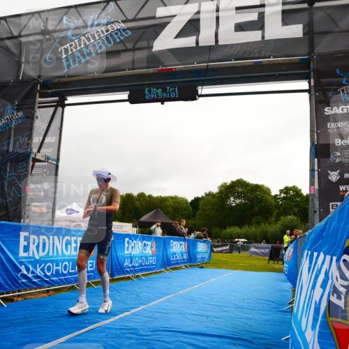 30.08.2026 - Elbe Triathlon Hamburg LAZAROV Photography http://msf.ph/oto/10078687 30.08.2026 09:59:02 Ziel 247 meine-sportfotos.de