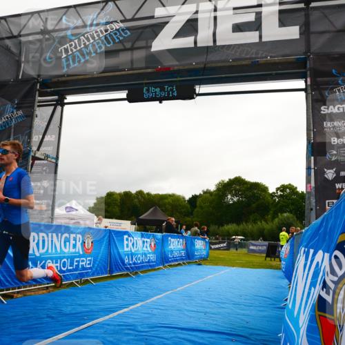 30.08.2026 - Elbe Triathlon Hamburg LAZAROV Photography http://msf.ph/oto/10078695 30.08.2026 09:59:14 Ziel 225 meine-sportfotos.de