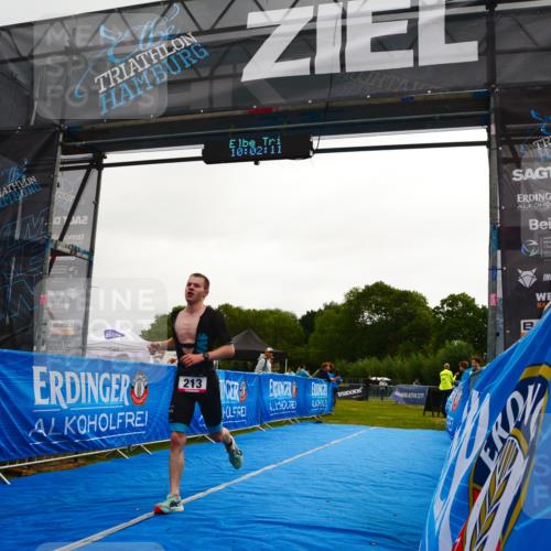 30.08.2026 - Elbe Triathlon Hamburg LAZAROV Photography http://msf.ph/oto/10078708 30.08.2026 10:02:12 Ziel 213 meine-sportfotos.de