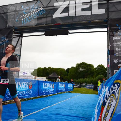 30.08.2026 - Elbe Triathlon Hamburg LAZAROV Photography http://msf.ph/oto/10078712 30.08.2026 10:02:12 Ziel 213 meine-sportfotos.de