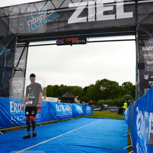 30.08.2026 - Elbe Triathlon Hamburg LAZAROV Photography http://msf.ph/oto/10078716 30.08.2026 10:02:41 Ziel 195 meine-sportfotos.de