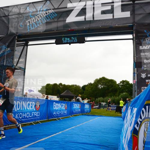 30.08.2026 - Elbe Triathlon Hamburg LAZAROV Photography http://msf.ph/oto/10078725 30.08.2026 10:03:34 Ziel 217 meine-sportfotos.de