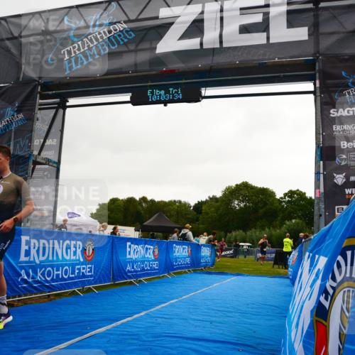 30.08.2026 - Elbe Triathlon Hamburg LAZAROV Photography http://msf.ph/oto/10078726 30.08.2026 10:03:34 Ziel 217 meine-sportfotos.de