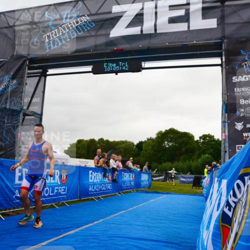 30.08.2026 - Elbe Triathlon Hamburg LAZAROV Photography http://msf.ph/oto/10078739 30.08.2026 10:05:43 Ziel 204 meine-sportfotos.de
