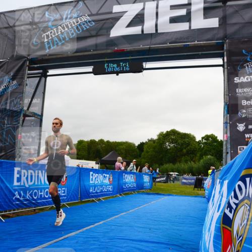 30.08.2026 - Elbe Triathlon Hamburg LAZAROV Photography http://msf.ph/oto/10078744 30.08.2026 10:06:16 Ziel 216 meine-sportfotos.de