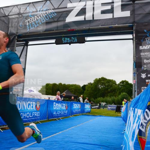30.08.2026 - Elbe Triathlon Hamburg LAZAROV Photography http://msf.ph/oto/10078752 30.08.2026 10:07:26 Ziel 199, 207 meine-sportfotos.de