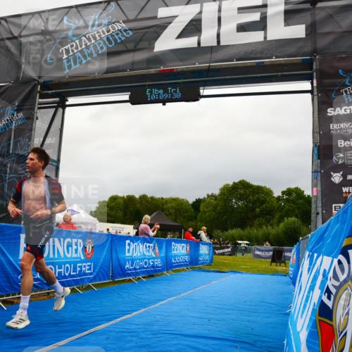30.08.2026 - Elbe Triathlon Hamburg LAZAROV Photography http://msf.ph/oto/10078767 30.08.2026 10:09:30 Ziel 242 meine-sportfotos.de