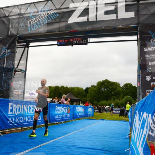 30.08.2026 - Elbe Triathlon Hamburg LAZAROV Photography http://msf.ph/oto/10078784 30.08.2026 10:10:38 Ziel 221 meine-sportfotos.de