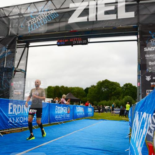 30.08.2026 - Elbe Triathlon Hamburg LAZAROV Photography http://msf.ph/oto/10078785 30.08.2026 10:10:38 Ziel 221 meine-sportfotos.de