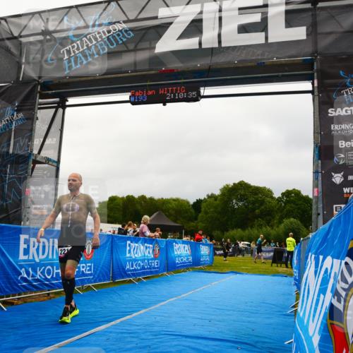 30.08.2026 - Elbe Triathlon Hamburg LAZAROV Photography http://msf.ph/oto/10078786 30.08.2026 10:10:38 Ziel 221 meine-sportfotos.de