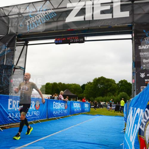 30.08.2026 - Elbe Triathlon Hamburg LAZAROV Photography http://msf.ph/oto/10078787 30.08.2026 10:10:39 Ziel 221 meine-sportfotos.de