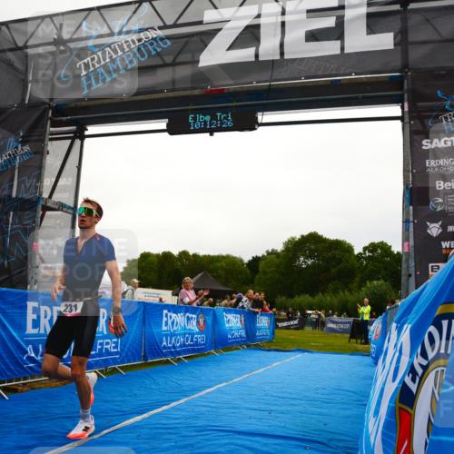 30.08.2026 - Elbe Triathlon Hamburg LAZAROV Photography http://msf.ph/oto/10078797 30.08.2026 10:12:26 Ziel 231 meine-sportfotos.de
