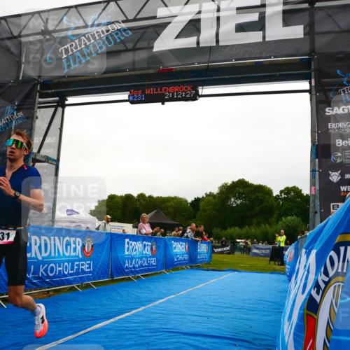 30.08.2026 - Elbe Triathlon Hamburg LAZAROV Photography http://msf.ph/oto/10078799 30.08.2026 10:12:27 Ziel 231 meine-sportfotos.de