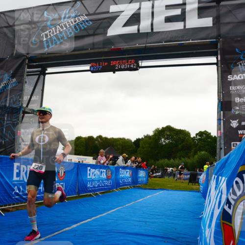 30.08.2026 - Elbe Triathlon Hamburg LAZAROV Photography http://msf.ph/oto/10078815 30.08.2026 10:13:42 Ziel 220, 227 meine-sportfotos.de