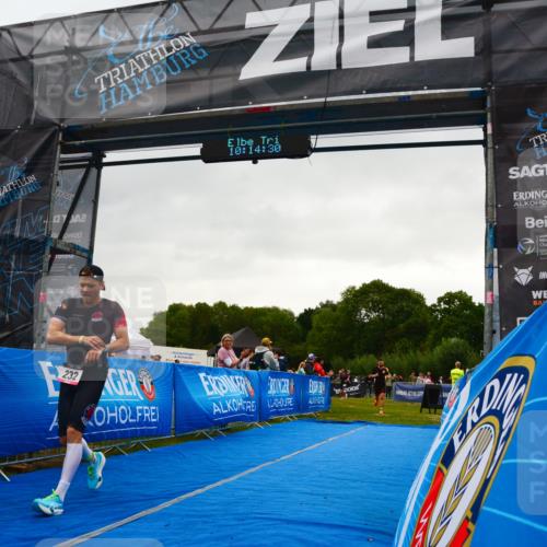 30.08.2026 - Elbe Triathlon Hamburg LAZAROV Photography http://msf.ph/oto/10078825 30.08.2026 10:14:31 Ziel 232, 238 meine-sportfotos.de