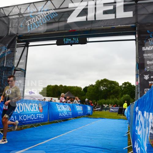30.08.2026 - Elbe Triathlon Hamburg LAZAROV Photography http://msf.ph/oto/10078838 30.08.2026 10:15:33 Ziel 215 meine-sportfotos.de