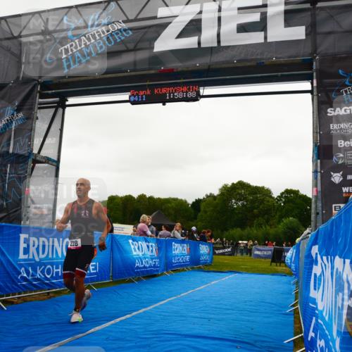 30.08.2026 - Elbe Triathlon Hamburg LAZAROV Photography http://msf.ph/oto/10078879 30.08.2026 10:18:16 Ziel 228 meine-sportfotos.de
