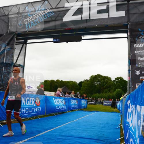 30.08.2026 - Elbe Triathlon Hamburg LAZAROV Photography http://msf.ph/oto/10078882 30.08.2026 10:18:16 Ziel 228 meine-sportfotos.de