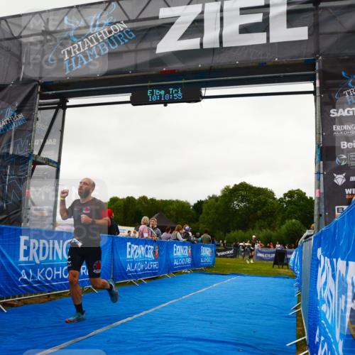 30.08.2026 - Elbe Triathlon Hamburg LAZAROV Photography http://msf.ph/oto/10078884 30.08.2026 10:18:56 Ziel 235 meine-sportfotos.de