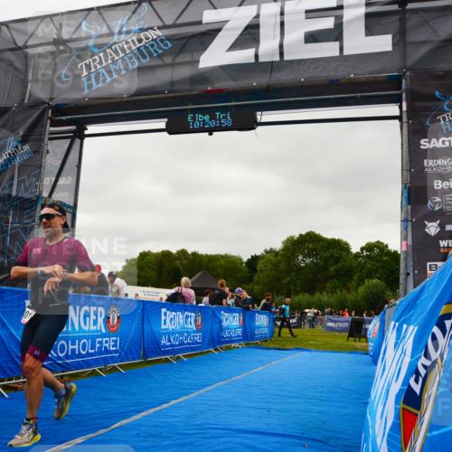 30.08.2026 - Elbe Triathlon Hamburg LAZAROV Photography http://msf.ph/oto/10078906 30.08.2026 10:20:59 Ziel 301 meine-sportfotos.de