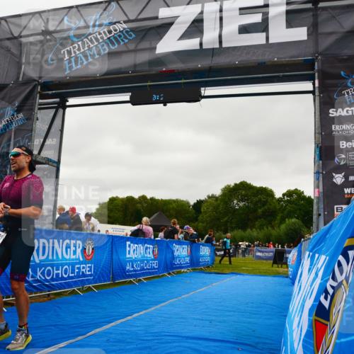 30.08.2026 - Elbe Triathlon Hamburg LAZAROV Photography http://msf.ph/oto/10078907 30.08.2026 10:20:59 Ziel 301 meine-sportfotos.de