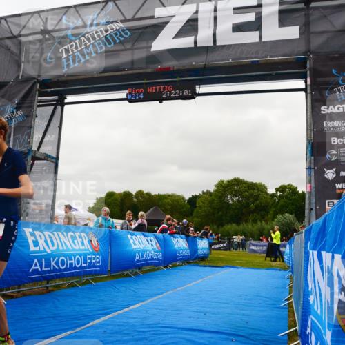 30.08.2026 - Elbe Triathlon Hamburg LAZAROV Photography http://msf.ph/oto/10078918 30.08.2026 10:22:01 Ziel 214 meine-sportfotos.de