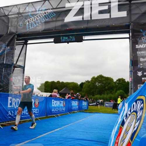30.08.2026 - Elbe Triathlon Hamburg LAZAROV Photography http://msf.ph/oto/10078919 30.08.2026 10:22:29 Ziel 200 meine-sportfotos.de