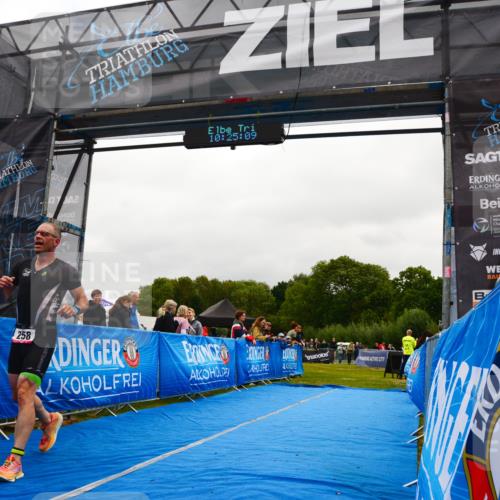 30.08.2026 - Elbe Triathlon Hamburg LAZAROV Photography http://msf.ph/oto/10078936 30.08.2026 10:25:10 Ziel 258 meine-sportfotos.de