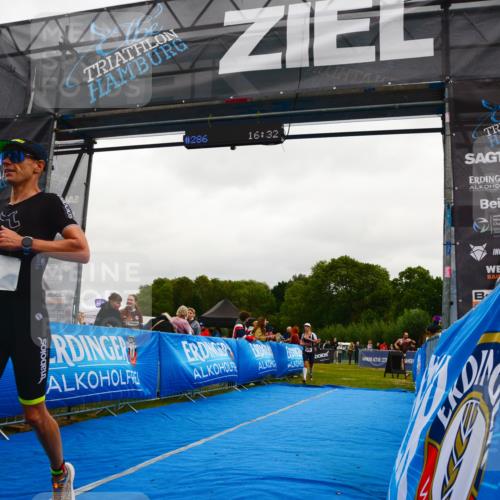 30.08.2026 - Elbe Triathlon Hamburg LAZAROV Photography http://msf.ph/oto/10078956 30.08.2026 10:26:32 Ziel 286, 368 meine-sportfotos.de